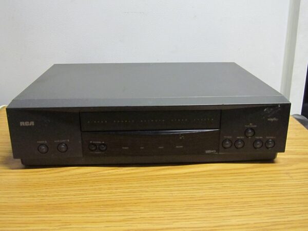 RCA Model VR519 4 Head Double Azimuth System VHS VCR