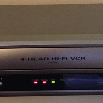 Sanyo VWM-900 4-Head HI-FI Stereo VCR (choose with or without a remote)