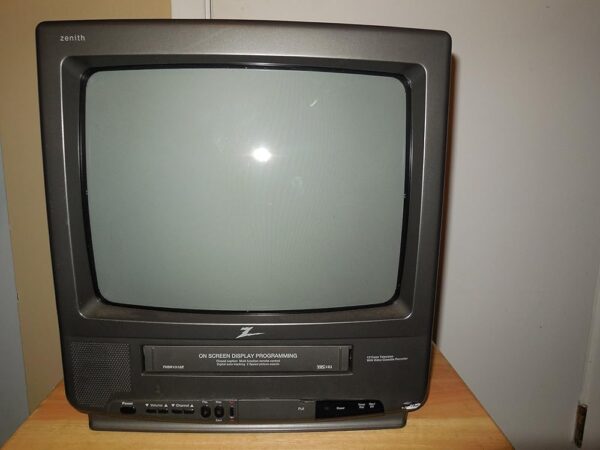 Zenith 13in 720p TV VCR VHS Combo Crt TVBR1312Z